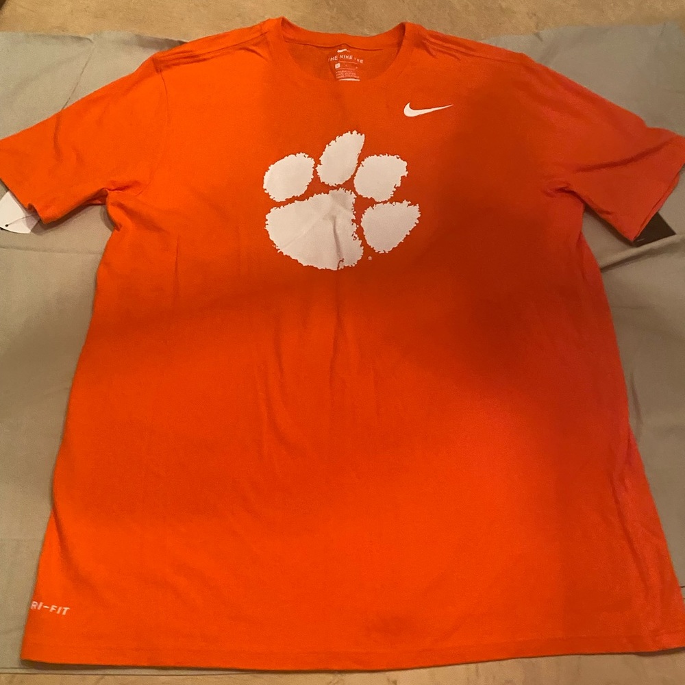 The Nike Tee sz L clemson